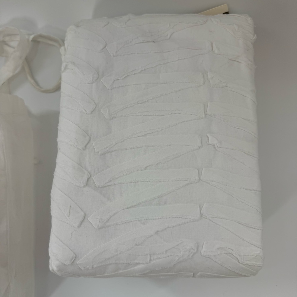 NWT Anthropologie Ruffled Collection White Full Size ( 86" X 90" ) Duvet Cover - Picture 5 of 6
